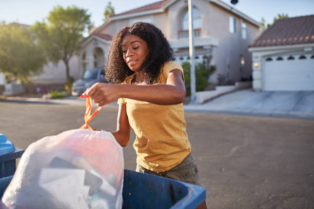 Best Commercial Cleanout Services  in Eldorado, IL